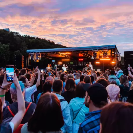 Прощай, лето! Топ-4 концерта на корабле и ВДНХ